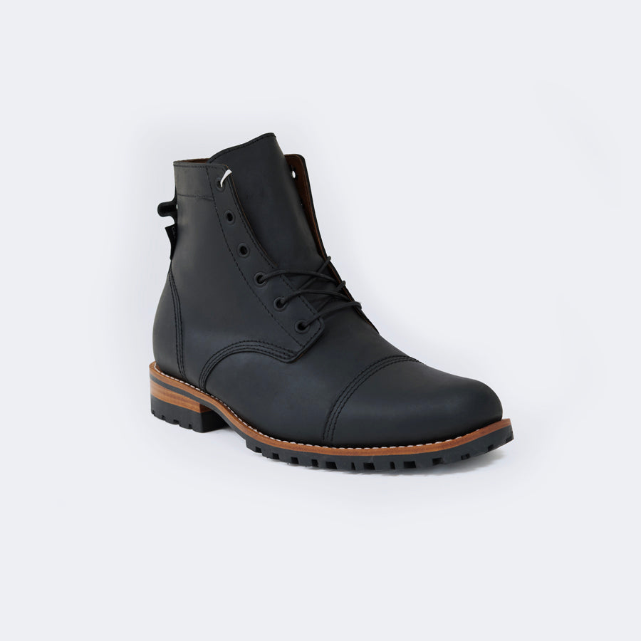Bota de cuero negro Highwaystar H1271 C&A Boots Ecuador Vista inclinada frontal